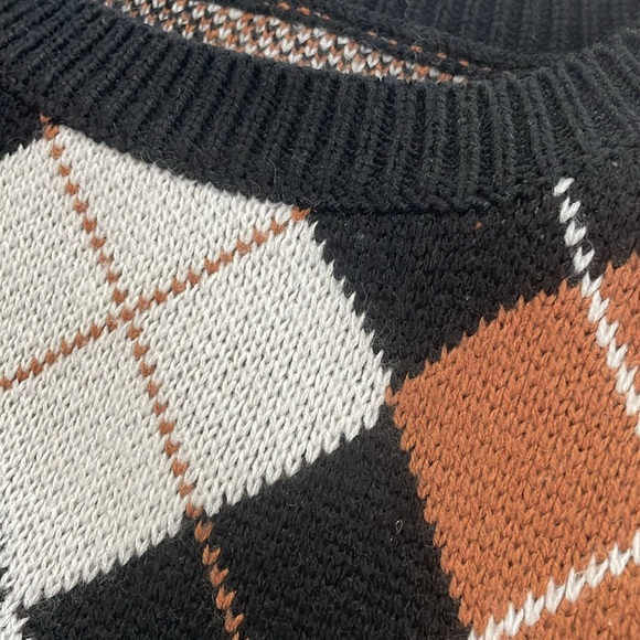 Relaxed argyle patterned sweater vest - Picture 2 of 3